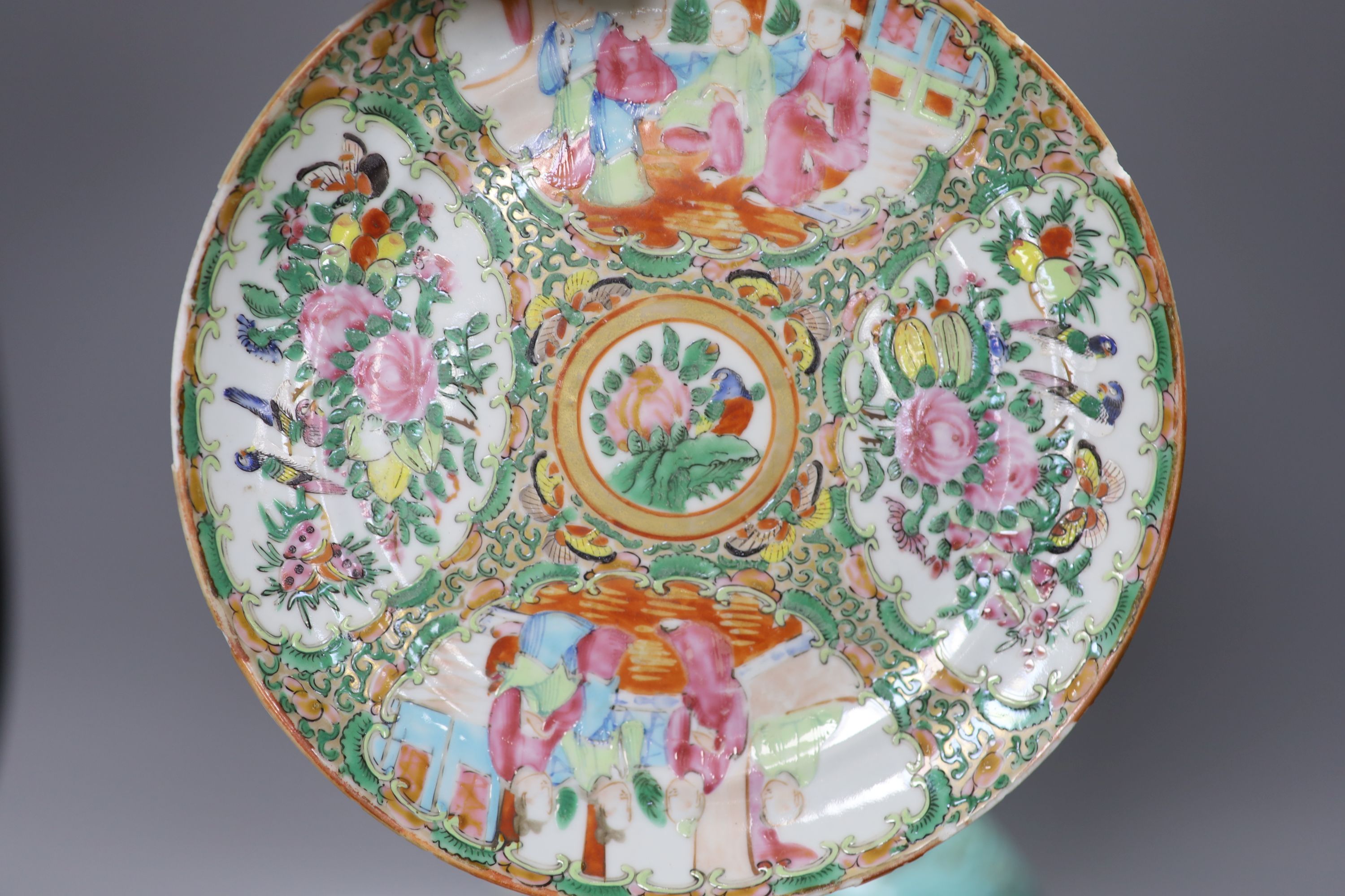 A quantity of Chinese ceramics Qing, tallest 17cm
